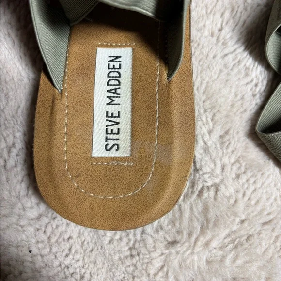 Steve Madden Women's Sandals in Tan and Gray/Green Straps - Picture 2 of 5